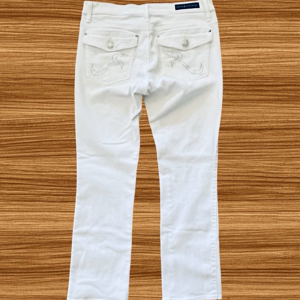 ROCK & REPUBLIC - White Kendall Jeans Distressed Size 8 (fits like 10)